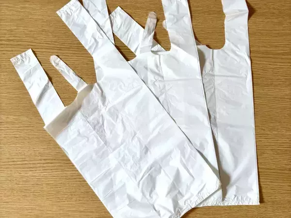 『三角折りはもうやめた』　レジ袋の新しいたたみ方で「かさばらない！」【収納4選】