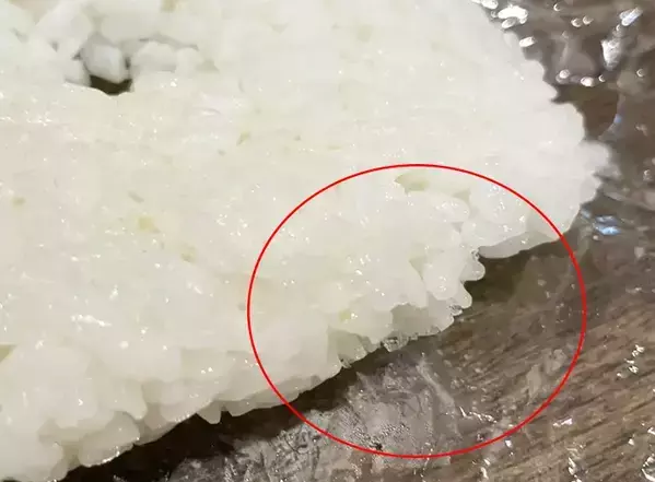 ご飯をラップで包む前に一工夫　冷凍後のレンチン時間が短くなるアイディア