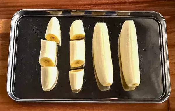ホットケーキに『1本』のせるだけ！　くるくる巻いたら「シロップなくても甘い」【管理栄養士のレシピ】