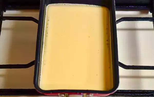 ホットケーキに『1本』のせるだけ！　くるくる巻いたら「シロップなくても甘い」【管理栄養士のレシピ】