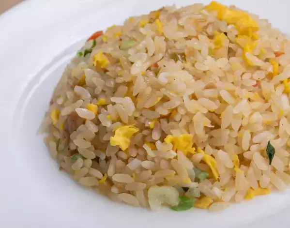 『チャーハンは炒めません』　炊飯器に「卵スープ」を入れて炊飯すると…【レシピ4選】