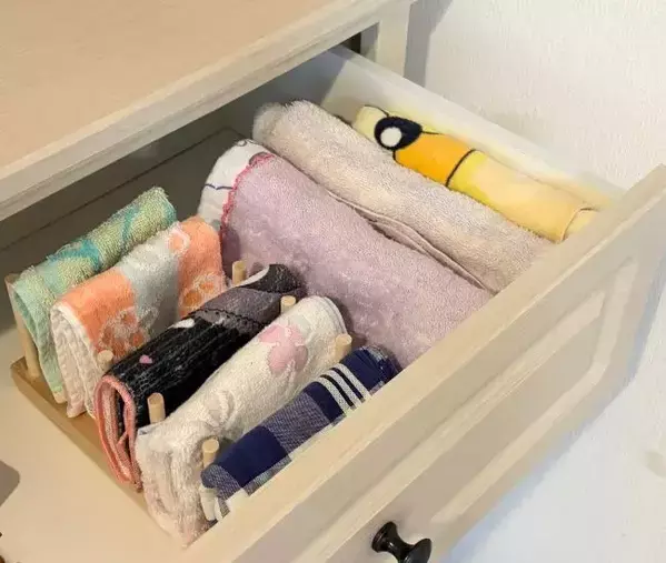 セリアの『木製ディッシュスタンド』を壁に設置　じゃない使い方に「やって正解！」