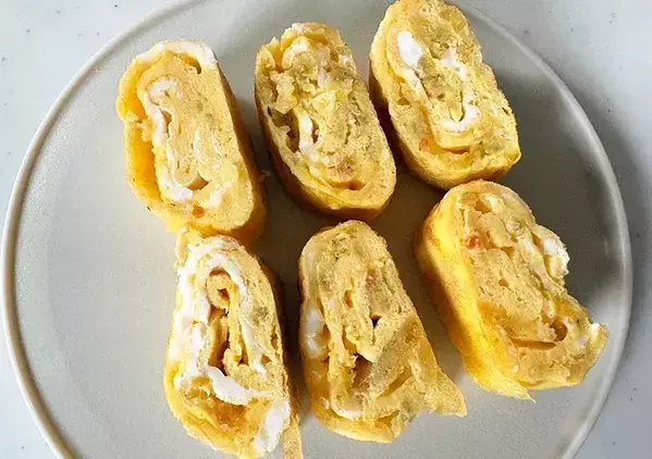 玉子焼きに『10本』砕いて入れてみて！　思春期息子にウケた「ひらめきアレンジ」