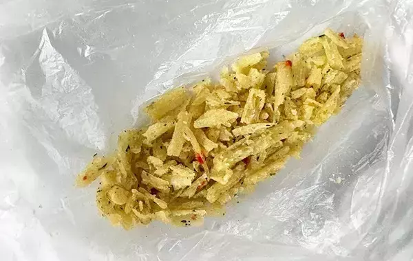玉子焼きに『10本』砕いて入れてみて！　思春期息子にウケた「ひらめきアレンジ」