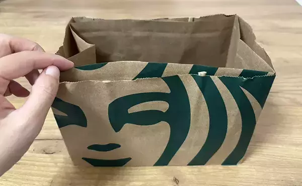 『スタバ』の紙袋、捨てるの待った！　ティッシュ1箱と合わせたら？【3分で完成】