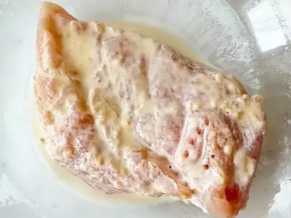 鶏むね肉に『大さじ2杯』　作業10分でしっとり仕上がって「家族がべた褒め！」