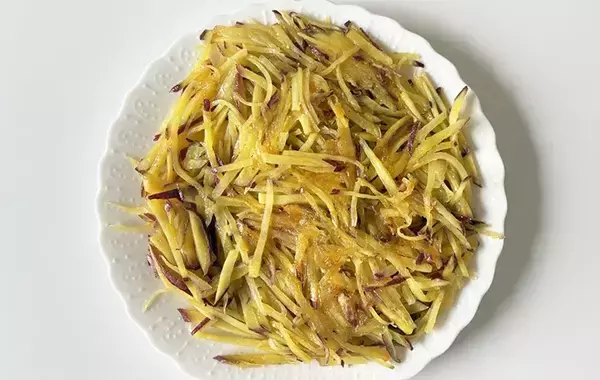 千切りのサツマイモとチーズを混ぜて…　焼き芋じゃない食べ方に「子供の手が止まらない」【15分レシピ】
