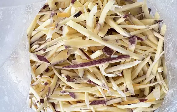 千切りのサツマイモとチーズを混ぜて…　焼き芋じゃない食べ方に「子供の手が止まらない」【15分レシピ】