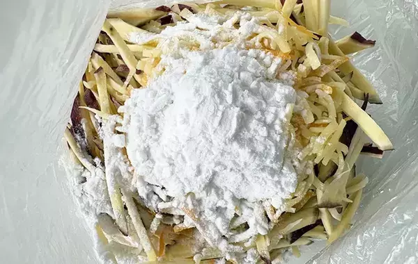 千切りのサツマイモとチーズを混ぜて…　焼き芋じゃない食べ方に「子供の手が止まらない」【15分レシピ】