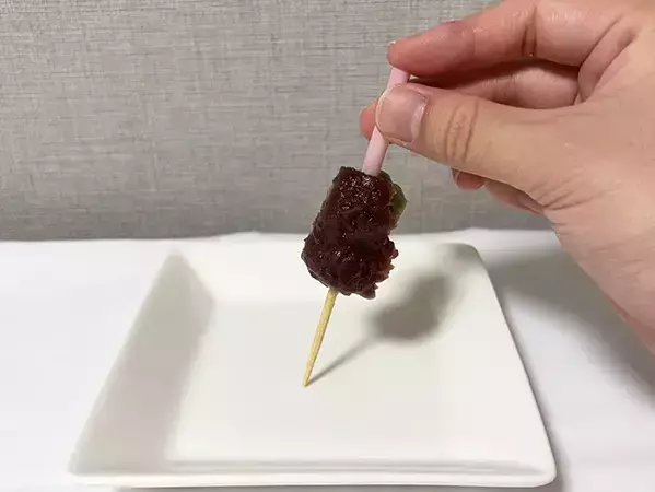 カットした『ストロー』にネックレスを通すと収納に便利！　プチストレスを解消する活用法【3選】