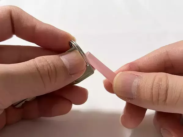 カットした『ストロー』にネックレスを通すと収納に便利！　プチストレスを解消する活用法【3選】