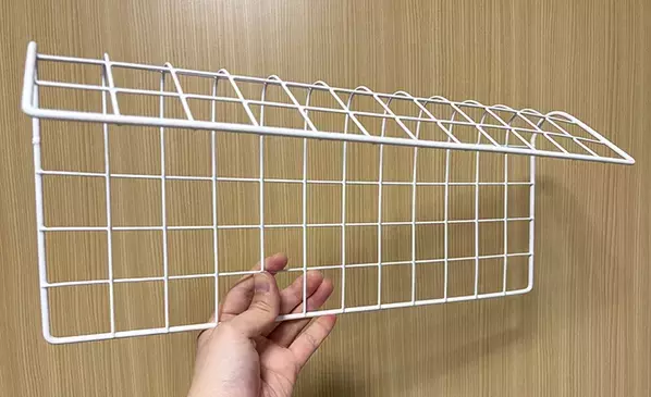 トイレのタンク上に『つっぱり棒』を設置したら有能　手軽に収納増やす【100均活用術】
