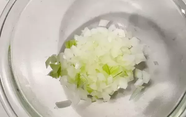 玉子焼きに『4分の1個』入れてみて！　甘みがジュワっと染み出る「ひらめきアレンジ」