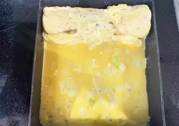 玉子焼きに『4分の1個』入れてみて！　甘みがジュワっと染み出る「ひらめきアレンジ」