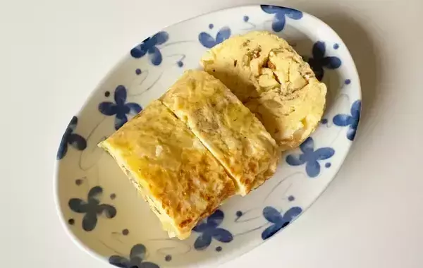 玉子焼きに『4分の1個』入れてみて！　甘みがジュワっと染み出る「ひらめきアレンジ」