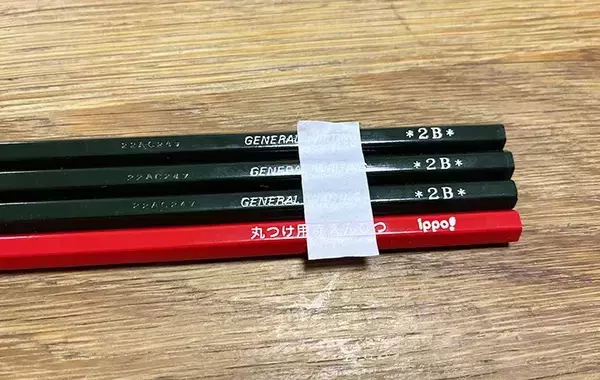 並べた鉛筆にマスキングテープを貼ってみて　『名前づけの裏ワザ』が大正解！