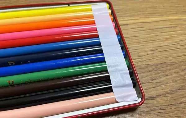 並べた鉛筆にマスキングテープを貼ってみて　『名前づけの裏ワザ』が大正解！