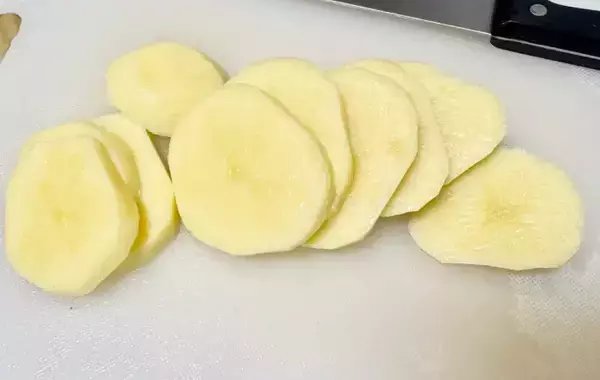 鮭とジャガイモを焼いて『小さじ2杯』　完成した一皿に息子が「これウマい！」
