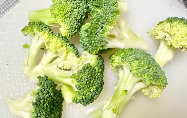 『鮭と野菜とキノコ』をバターぽん酢で…　レンチン6分の一皿に「最高！」「また作って」