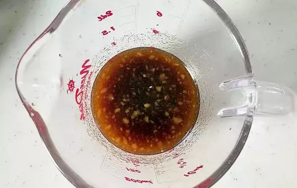 大さじ3杯入れてみて！　青じそをのせた『カツオのしょうが焼き』がご飯に合う