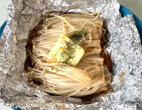 エノキをアルミホイルで包んで8分　トースターで作る一皿に「1袋食べちゃう」