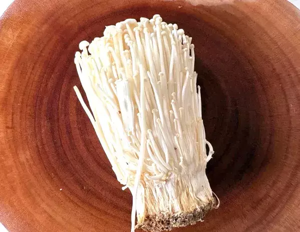 エノキをアルミホイルで包んで8分　トースターで作る一皿に「1袋食べちゃう」