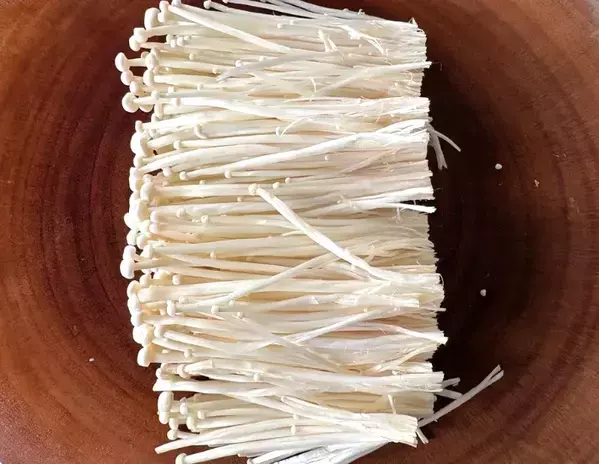 エノキをアルミホイルで包んで8分　トースターで作る一皿に「1袋食べちゃう」