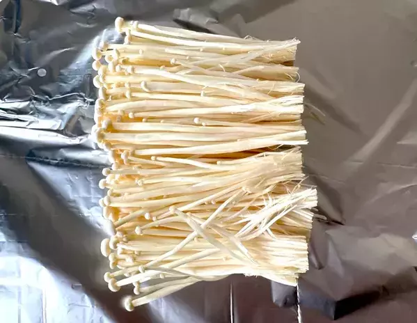 エノキをアルミホイルで包んで8分　トースターで作る一皿に「1袋食べちゃう」