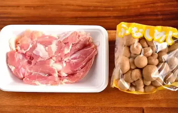 だし不要の『旨味たっぷり炊き込みご飯』　具材2つを入れて炊くだけで「ふっくらプリプリ」【管理栄養士のレシピ】