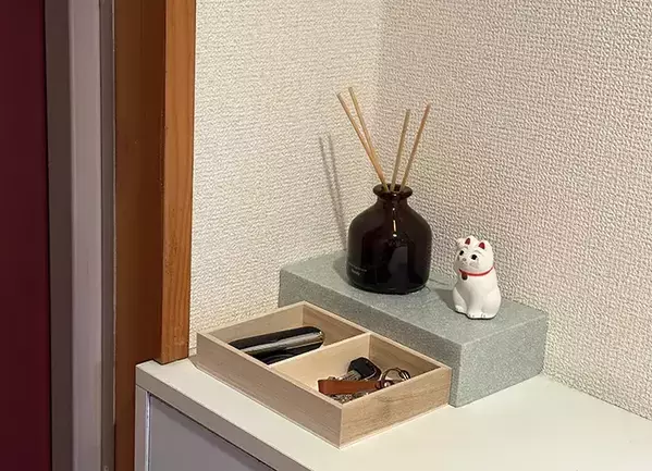 トイレに100均の『発泡レンガ』を置いたら便利！　インテリアとしても活躍する収納術がこちら