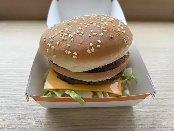 ハンバーガーの『箱』を裏返したら？　ストレスを解決する食べ方がこちら
