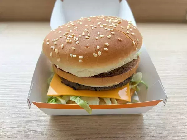 ハンバーガーの『箱』を裏返したら？　ストレスを解決する食べ方がこちら