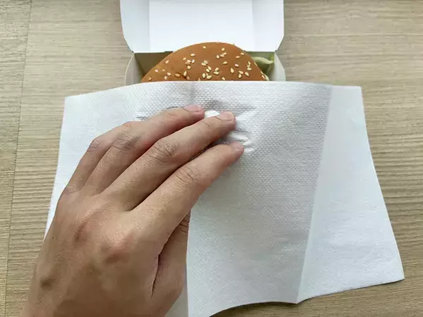ハンバーガーの『箱』を裏返したら？　ストレスを解決する食べ方がこちら