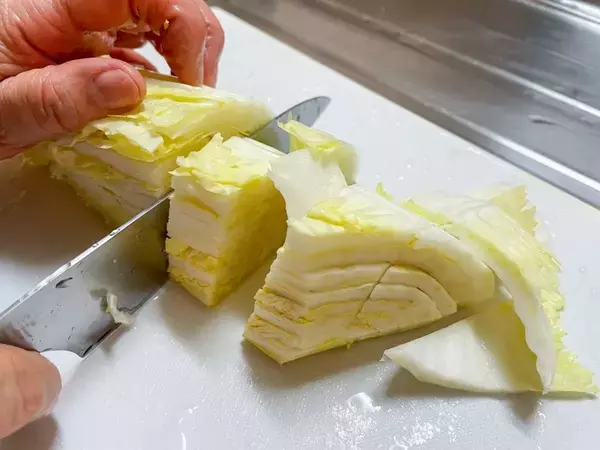 ポリ袋に白菜とツナを入れて揉んで…　10分で作った中華風のおかずが、こちら【レシピ4選】