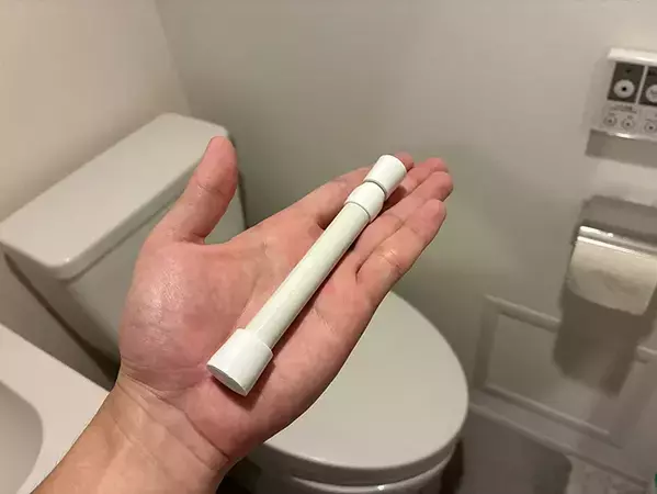 トイレの掃除、『短いつっぱり棒』でラクになる！　10秒で試せる裏ワザ【2選】