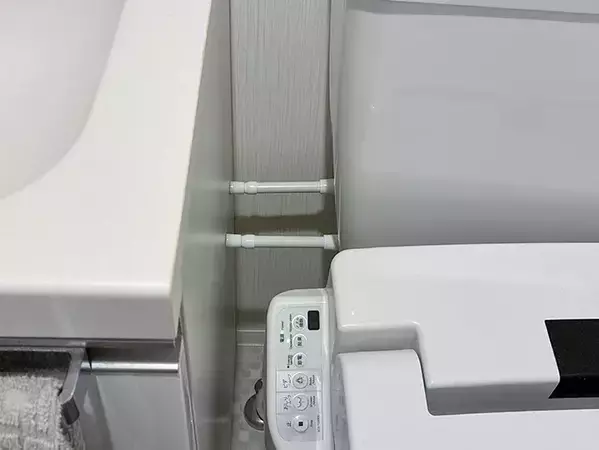 トイレの掃除、『短いつっぱり棒』でラクになる！　10秒で試せる裏ワザ【2選】