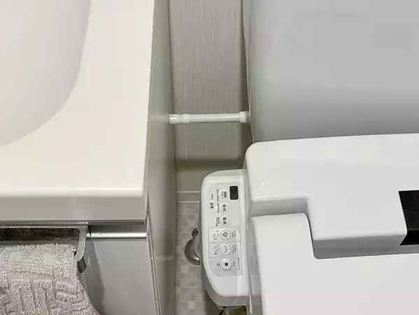 トイレの掃除、『短いつっぱり棒』でラクになる！　10秒で試せる裏ワザ【2選】