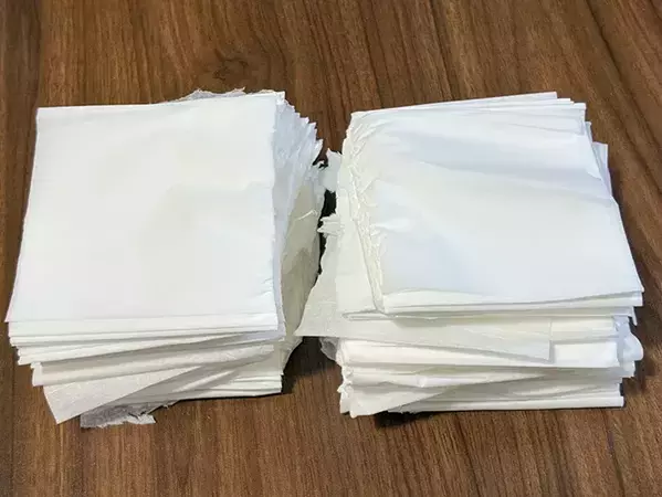 ティッシュを『2分の1』に切る裏技、本当に便利？　不器用な筆者が検証してみた