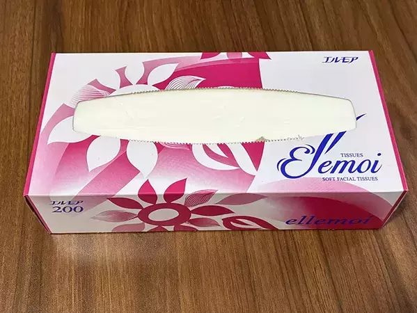 ティッシュを『2分の1』に切る裏技、本当に便利？　不器用な筆者が検証してみた