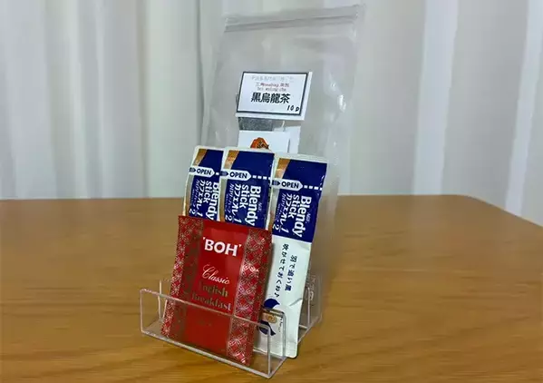 『セリア』で買った仕切りスタンド　思わぬ使い道に「キッチンがすっきり」「さっと手に取れる」