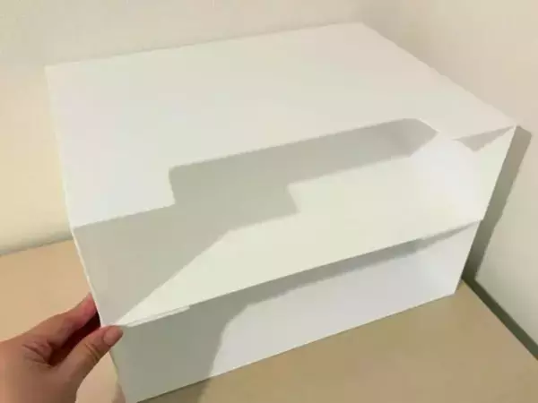 ファイルボックスをあえて『横向き』に…　100均で作る即席の棚が超スッキリ！