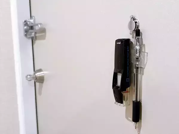 玄関ドアに『ゲルテープ』を貼るのが正解　活用術でゴミ捨て、荷物を忘れない
