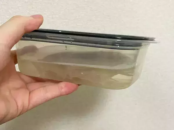 タッパーに『洗剤＋キッチンペーパー』を入れると便利　油汚れを一掃する裏ワザがこちら
