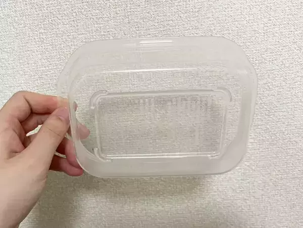 タッパーに『洗剤＋キッチンペーパー』を入れると便利　油汚れを一掃する裏ワザがこちら