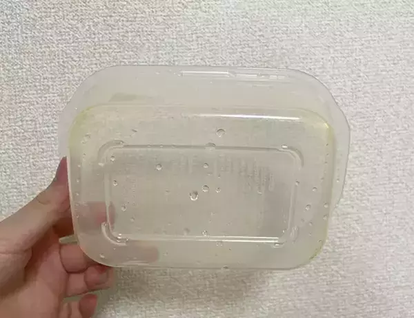 タッパーに『洗剤＋キッチンペーパー』を入れると便利　油汚れを一掃する裏ワザがこちら