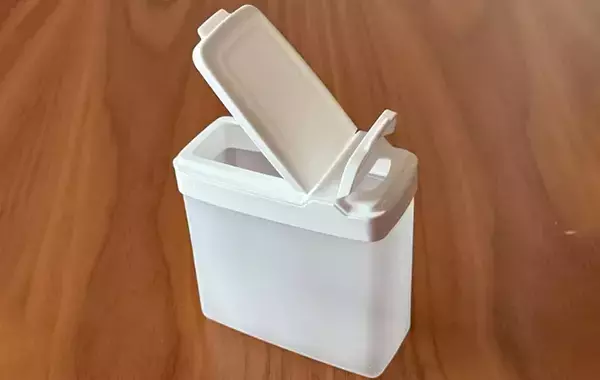 カチカチに固まった砂糖、スプーンで削ってる？　ダイソーの『調味料ストッカー』でストレス解消
