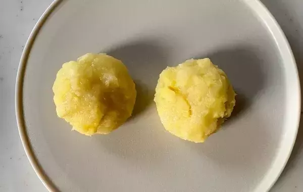 サツマイモに『大さじ1杯』まぶしてみて！　20分で完成の“もっちり”簡単レシピ