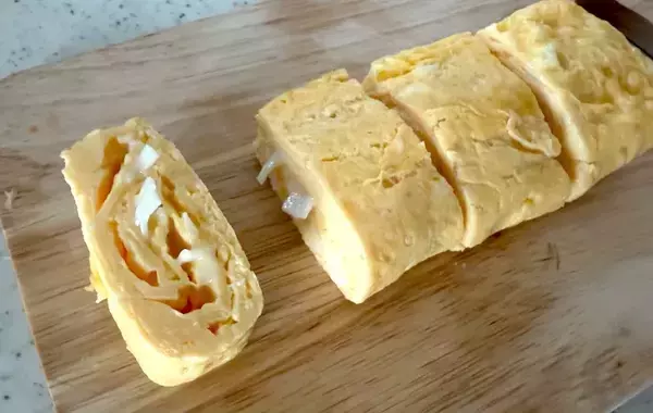 玉子焼きに『10本』入れてみて！　並べるだけで「ひと味違う」「食べ応えがある」