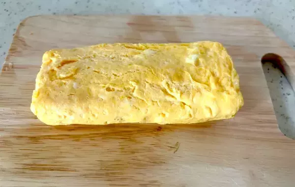 玉子焼きに『10本』入れてみて！　並べるだけで「ひと味違う」「食べ応えがある」