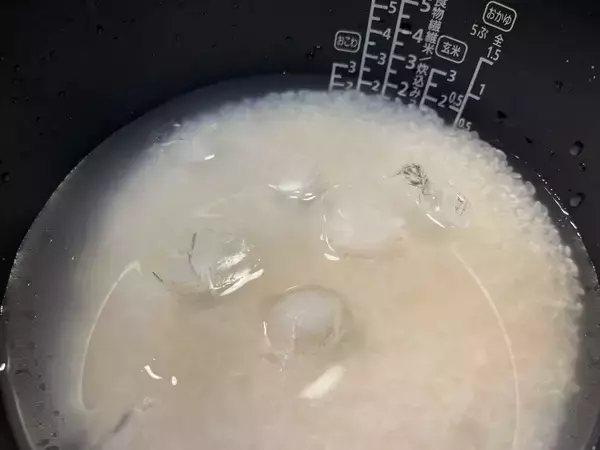 炊飯器に『氷』を入れてスイッチオン　食べた家族が「いつもと違う！」【コツ4選】